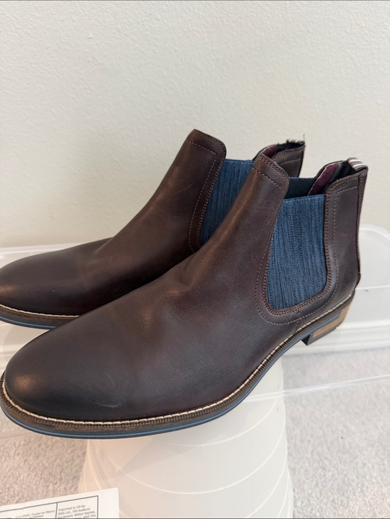 Men\'s Chukka Boots in Dark Brown Leather with Navy Elastic